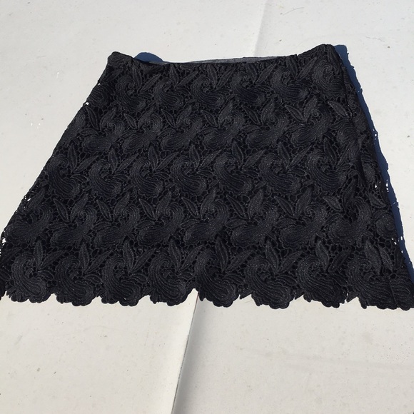 Black fully lined crochet Skirt - Picture 1 of 4